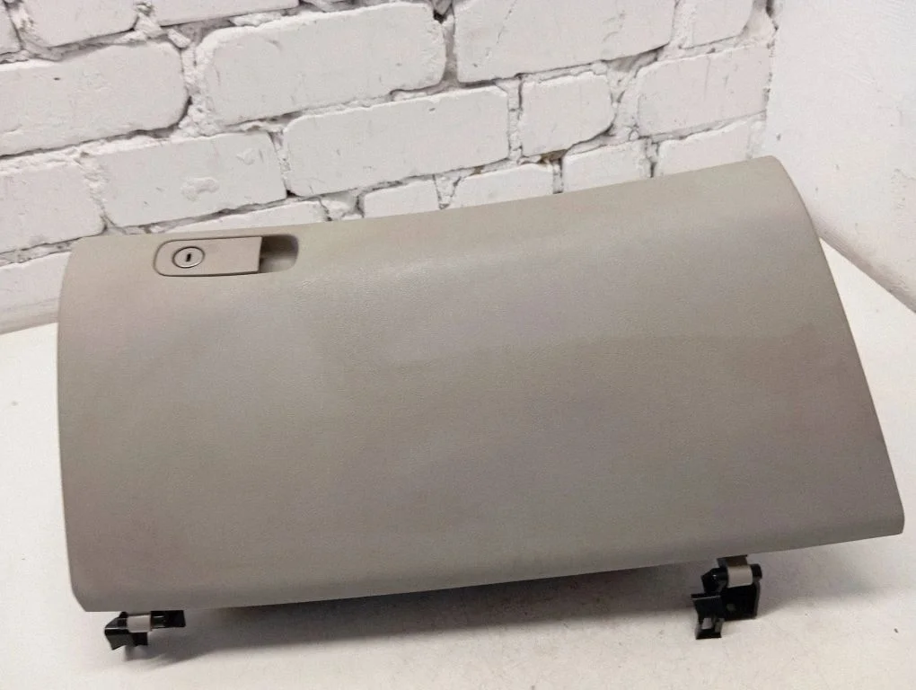 Glove box 77500ST