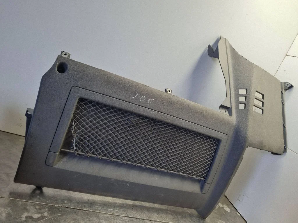 Paneļa apdares panelis (apakšējais) – Volkswagen Transporter - Caravelle T5 (2003-2015)
