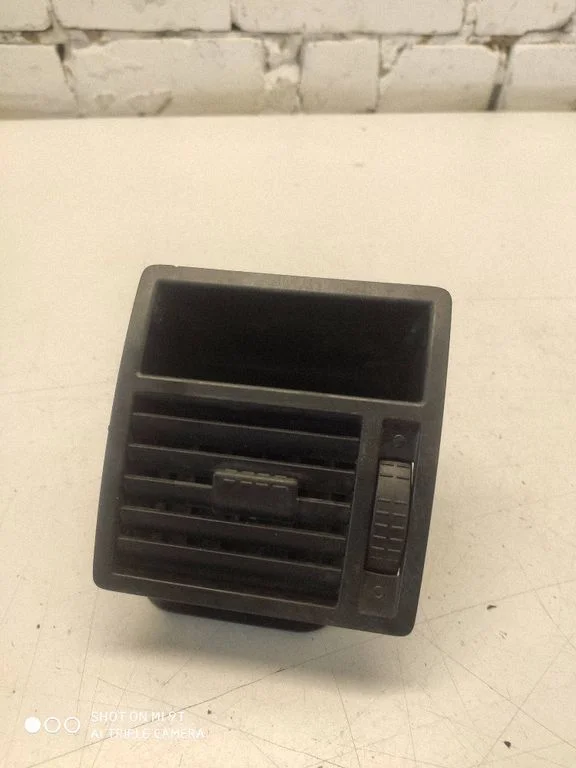 Dashboard side air vent grill/cover trim – Volkswagen Multivan T5 (2003-2015)