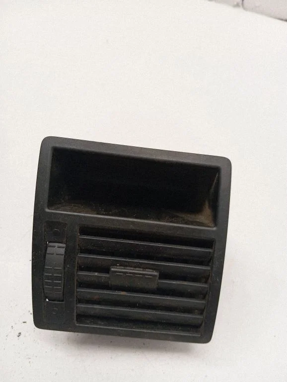 Dashboard side air vent grill/cover trim – Volkswagen Transporter - Caravelle T5 (2003-2015)