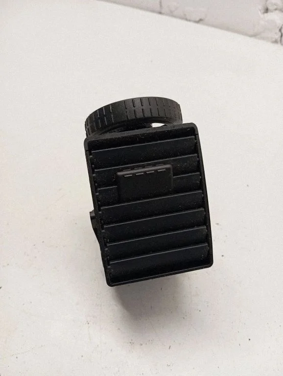 Dashboard side air vent grill/cover trim 7H0815705C