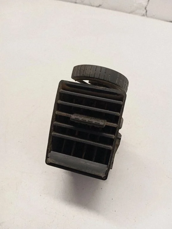 Dashboard side air vent grill/cover trim 7H0815705