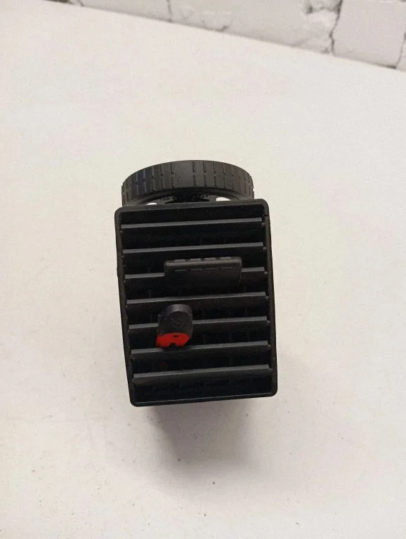 Armatuurlaua külje õhutusresti kate – Volkswagen Transporter - Caravelle T5 (2003-2015)