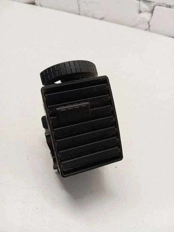 Dashboard side air vent grill/cover trim – Volkswagen Transporter - Caravelle T5 (2003-2015)