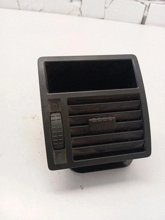 Dashboard side air vent grill/cover trim – Volkswagen Transporter - Caravelle T5 (2003-2015)