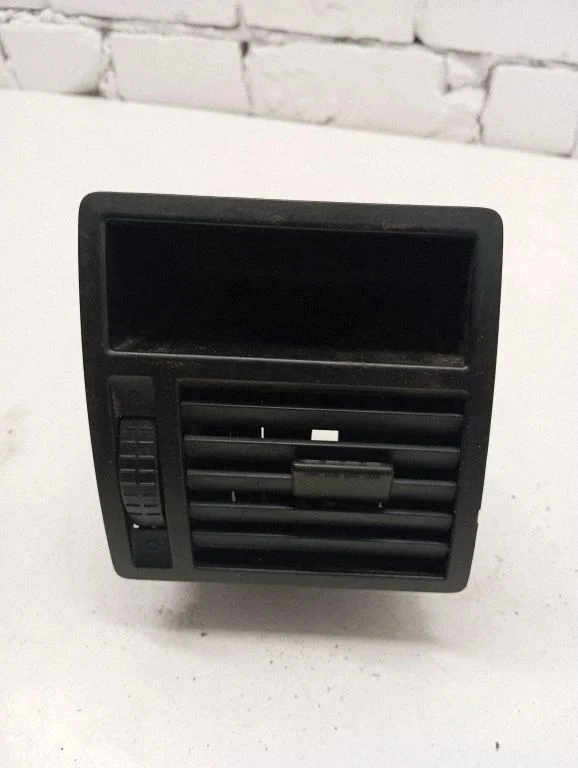 Dashboard side air vent grill/cover trim – Volkswagen Transporter - Caravelle T5 (2003-2015)
