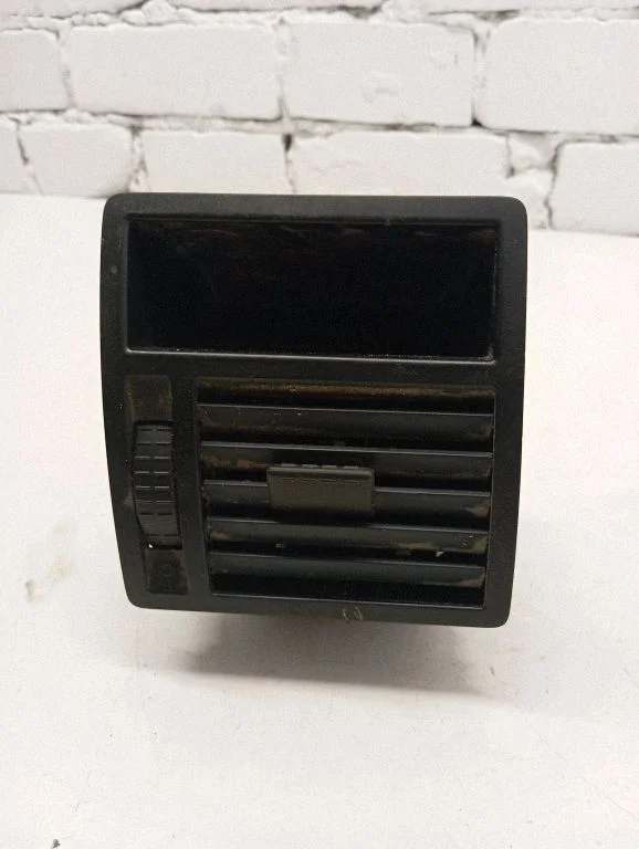 Dashboard side air vent grill/cover trim – Volkswagen Transporter - Caravelle T5 (2003-2015)