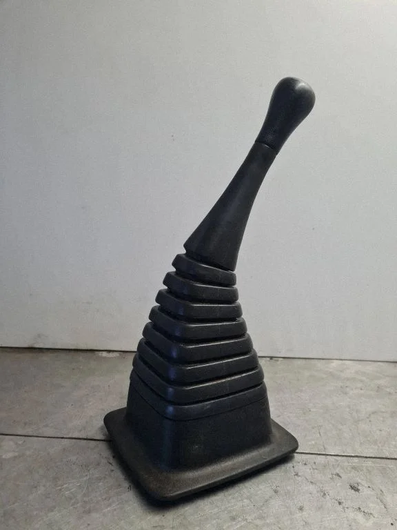Pavarų perjungimo svirties apdaila (plastikinė)