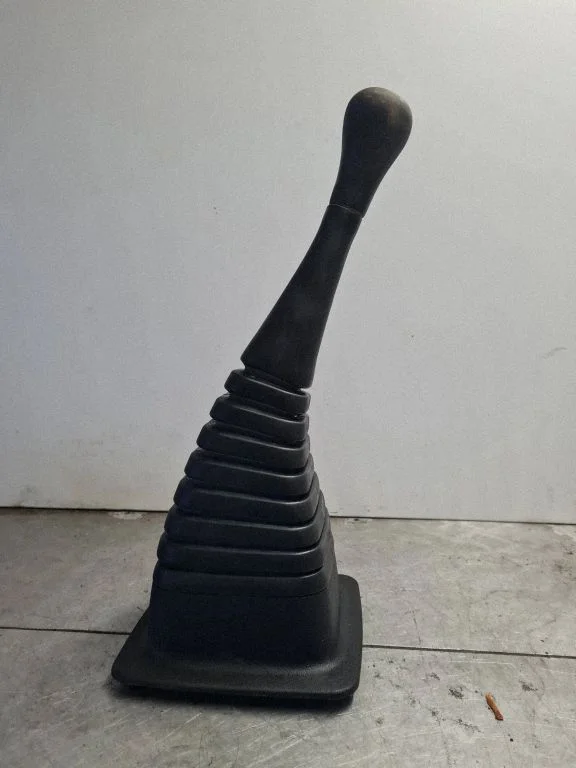 Pavarų perjungimo svirties apdaila (plastikinė)