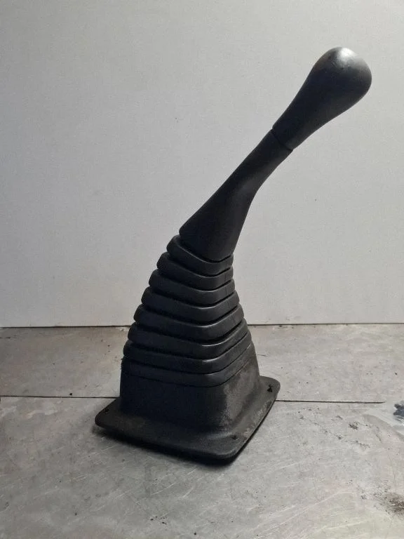 Pavarų perjungimo svirties apdaila (plastikinė)