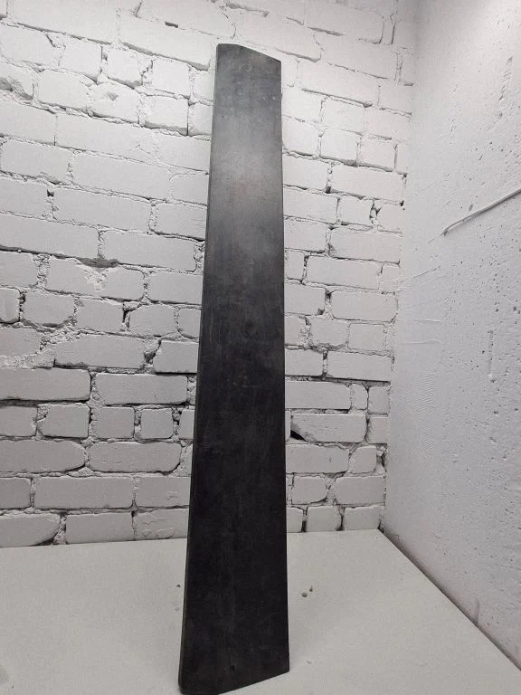 Kita galinių durų apdailos detalė