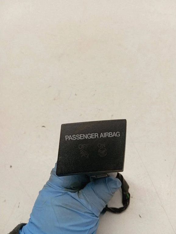 Kõrvalistuja turvapadi AB3914B418AC