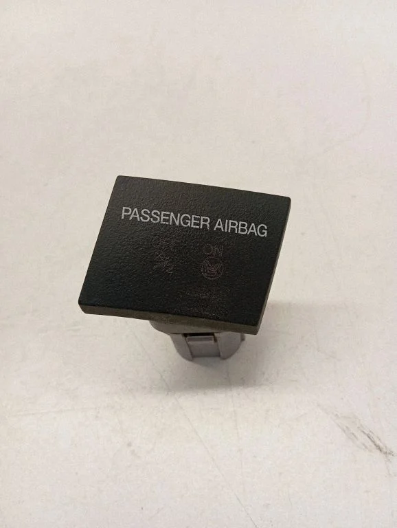 Kõrvalistuja turvapadi AB3914B418AC