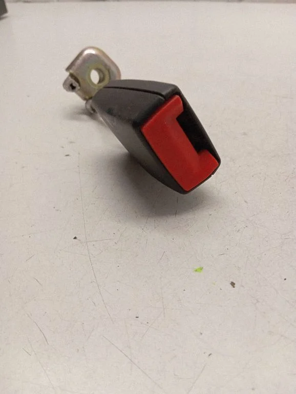 Rear seatbelt buckle – Audi A6 S6 C5 4B (1997-2005)