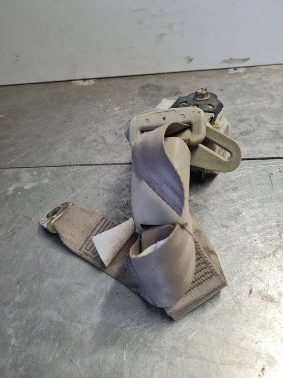Aizmugurējās drošības jostas sprādze G071102