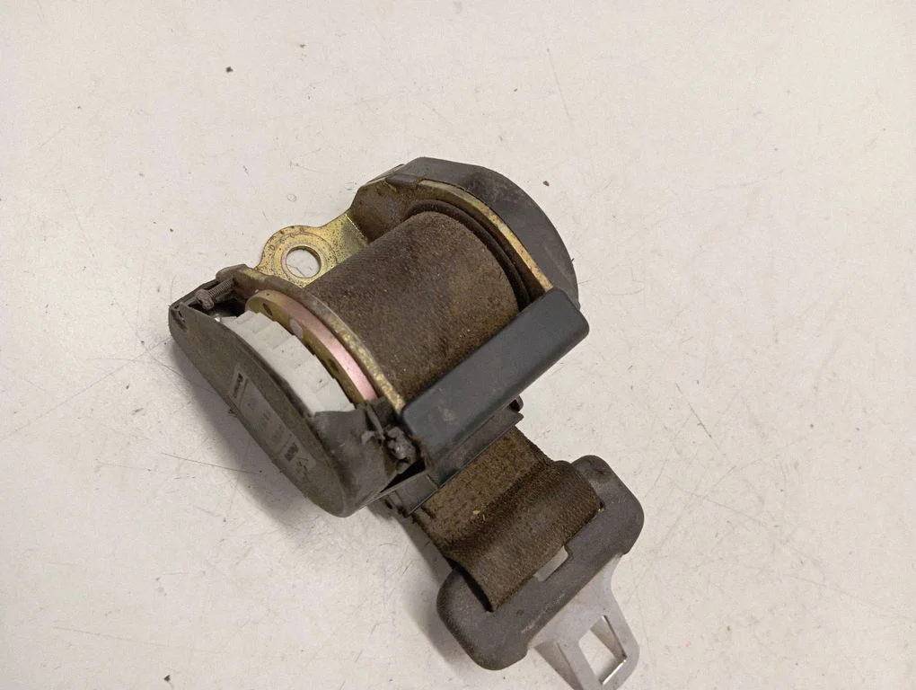 Tagumine turvavöö 321857827C