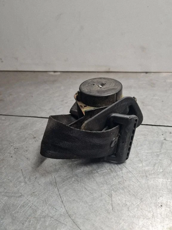 Rear seatbelt – Nissan Primera (2002-2007)