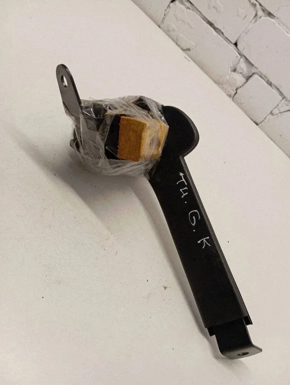 Rear seatbelt – Volkswagen Transporter - Caravelle T4 (1991-2003)