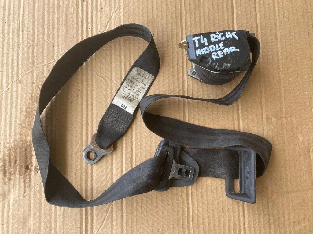 Tagumine turvavöö 705857812