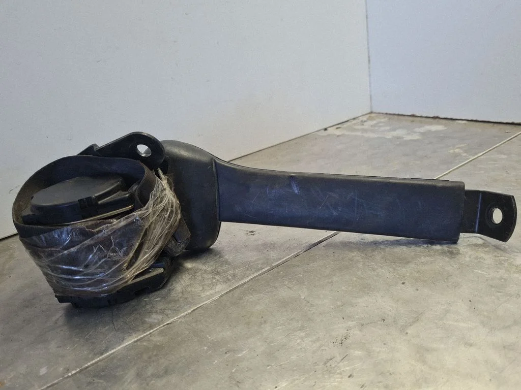 Rear seatbelt – Volkswagen Transporter - Caravelle T4 (1991-2003)