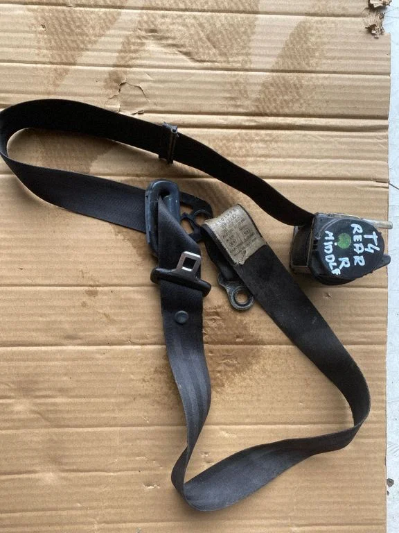 Rear seatbelt – Volkswagen Transporter - Caravelle T4 (1991-2003)