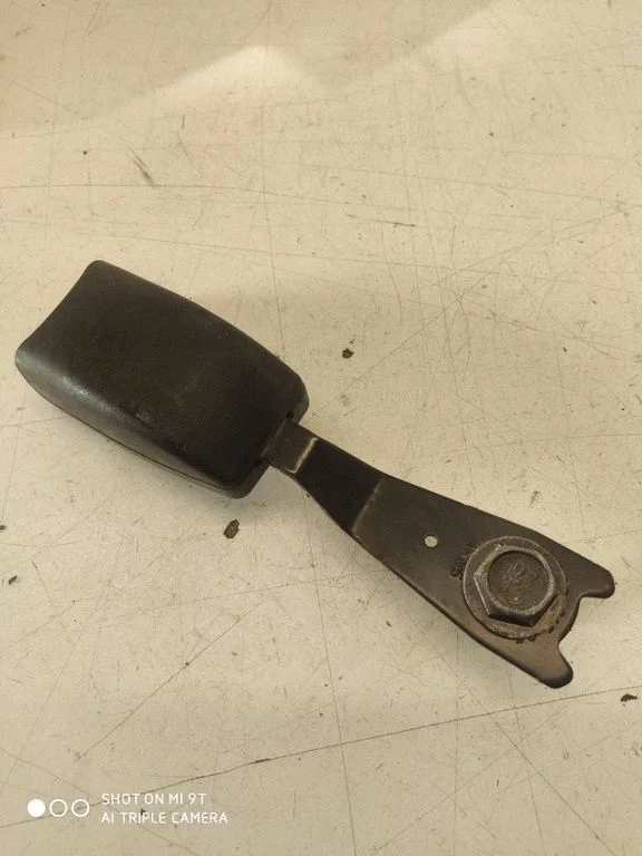 Front seatbelt buckle – Ford Ranger (2007-2011)