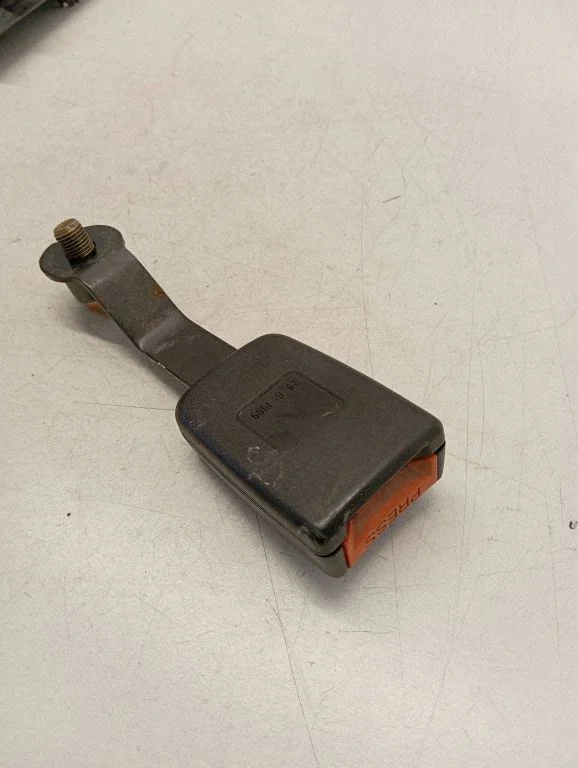 Eesmise turvavöö pannal – Mercedes-Benz Vito Viano W638 (1996-2003)