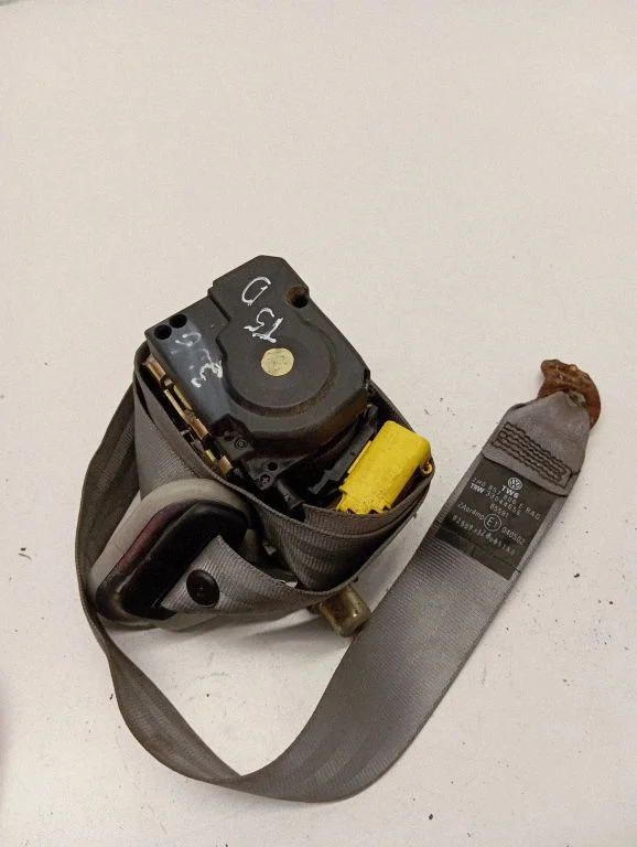 Front seatbelt – Volkswagen Transporter - Caravelle T5 (2003-2015)