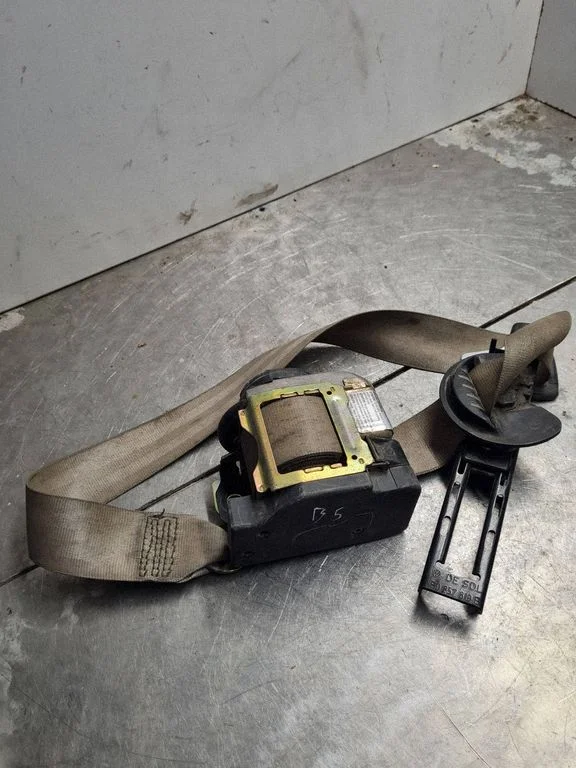 Front seatbelt 3B0857819E