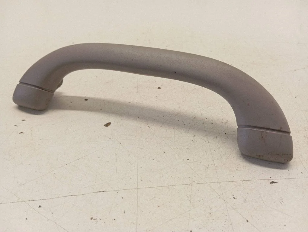 Rear interior roof grab handle – rear right