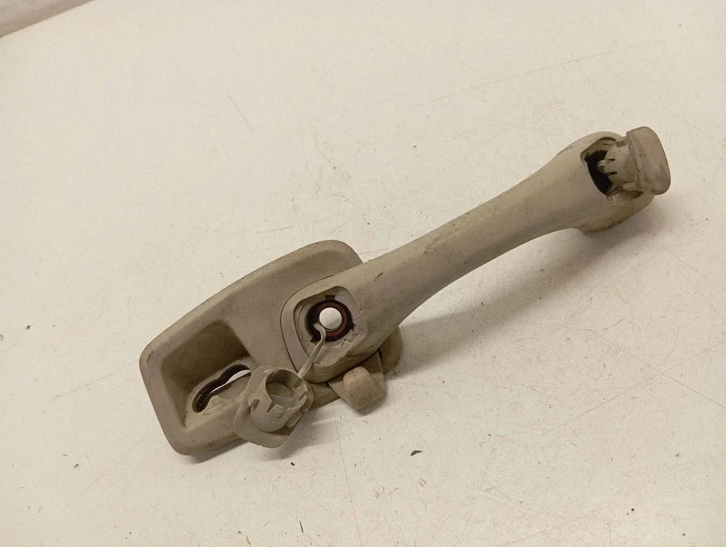 Rear interior roof grab handle – rear right