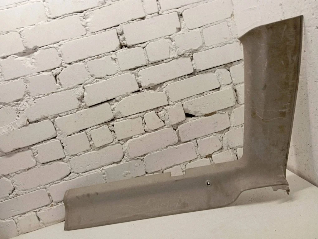 (D) statramsčio apdaila (viršutinė)