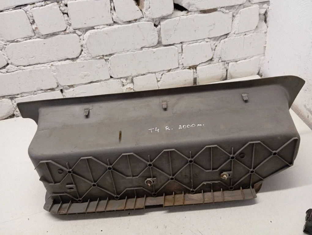Front sill trim cover 701863735A