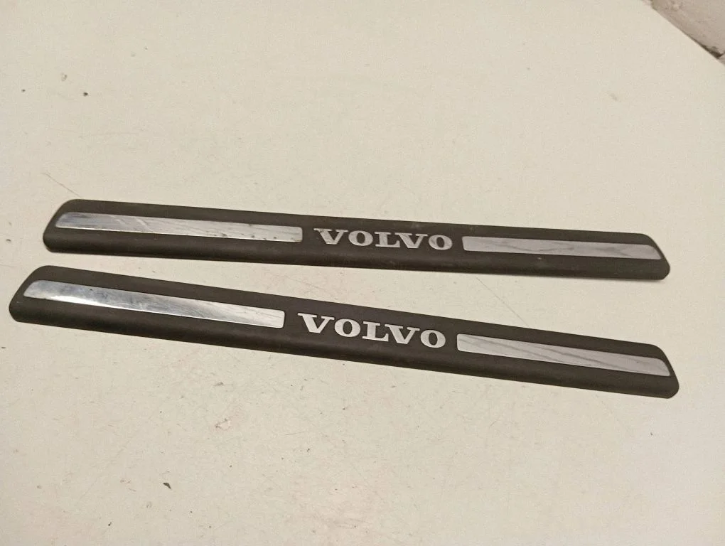 Front sill trim cover 8659960