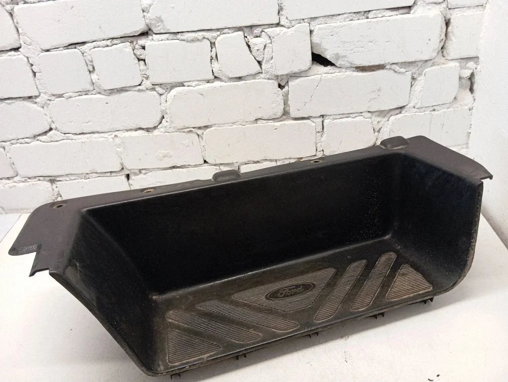 Priekinio slenksčio apdaila (vidinė)