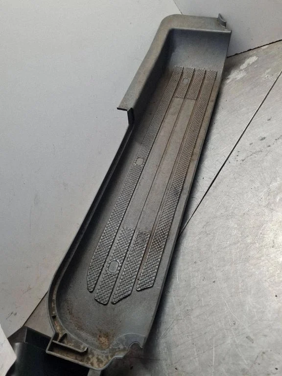 Listwa progowa przednia (wewnętrzna) – Mercedes-Benz Vito Viano W639 (2003-2014)