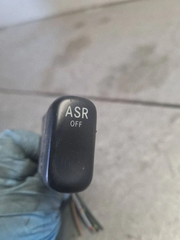 Antipraslidimo/ sukibimo (ASR) jungtukas