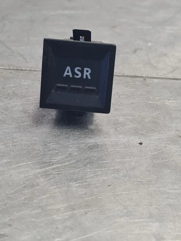 Antipraslidimo/ sukibimo (ASR) jungtukas