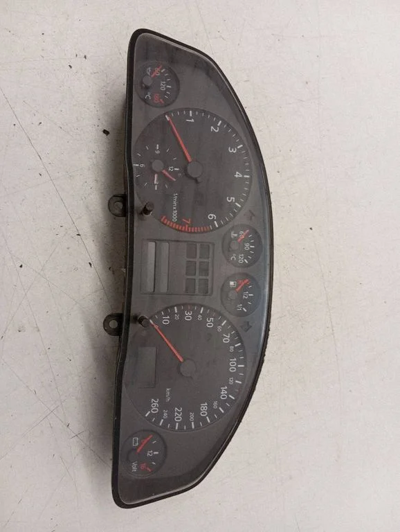 Spidometrs (instrumentu panelis) – Audi A6 S6 C4 4A (1994-1997)