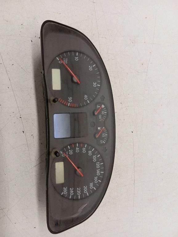 Spidometrs (instrumentu panelis) – Volkswagen Passat B5 (1997-2000)