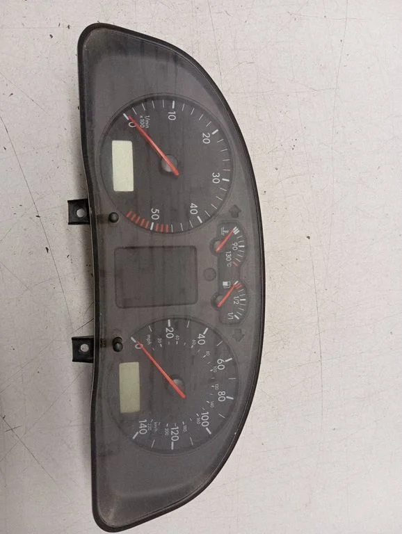 Spidometrs (instrumentu panelis) – Volkswagen Passat B5 (1997-2000)