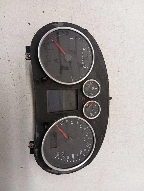 Speedometer (instrument cluster)