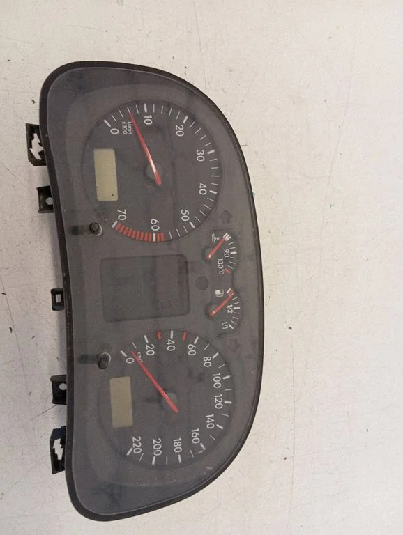 Spidometrs (instrumentu panelis) – Volkswagen Golf IV (1998-2005)