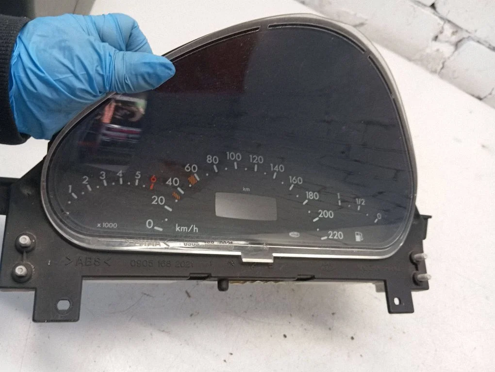 Speedometer (instrument cluster) A1685404011