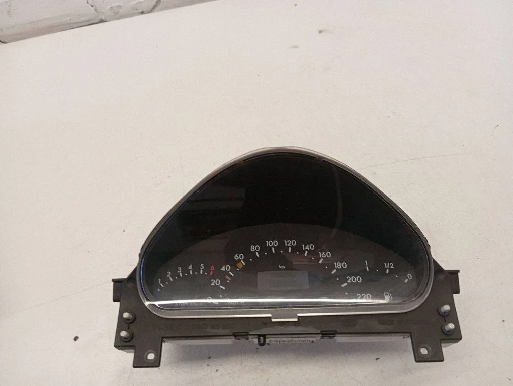 Speedometer (instrument cluster) A1685404011