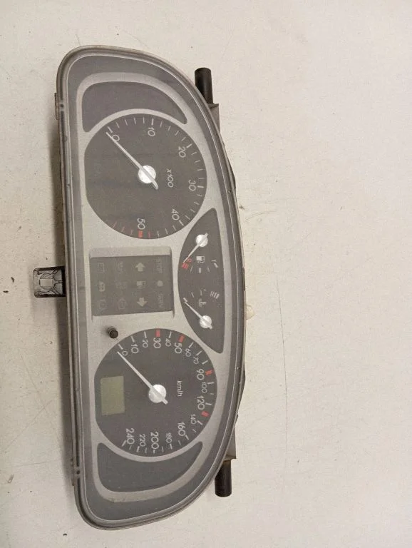 Spidomeeter (näidikuplokk) 8200170305 – Renault Laguna II (2001-2007)