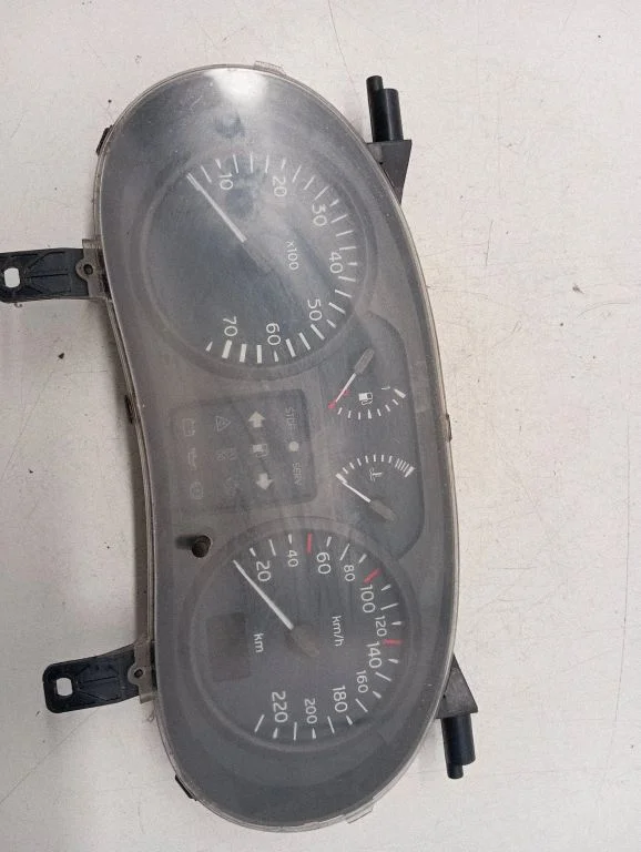 Speedometer (instrument cluster) – Renault Clio II (2001-2005)