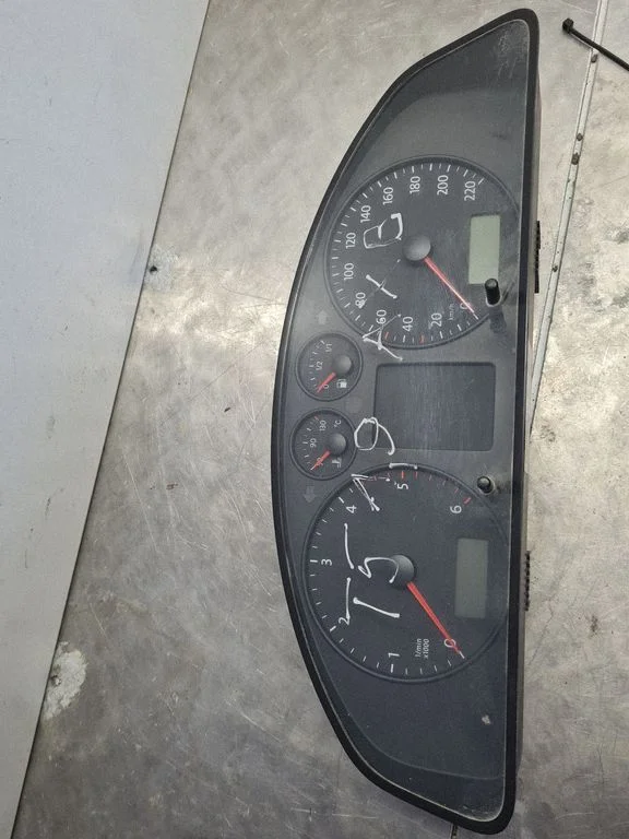 Speedometer (instrument cluster) 7H0920850R