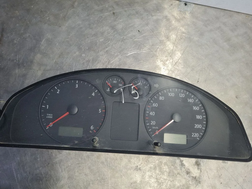 Speedometer (instrument cluster) – Volkswagen Transporter - Caravelle T5 (2003-2015)