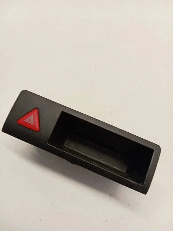 Hazard light switch 7H0857925